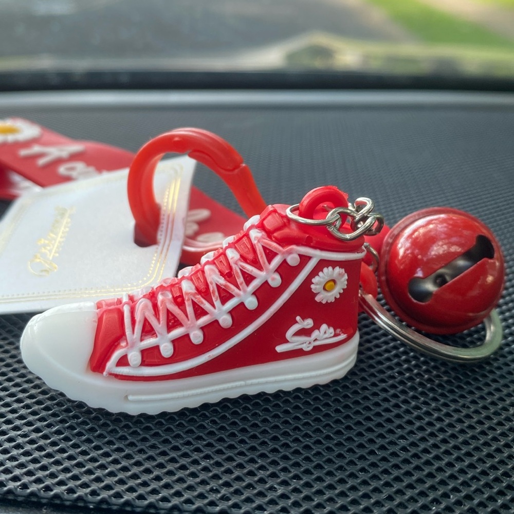 Red Sneaker Keychain - Picture 3 of 4